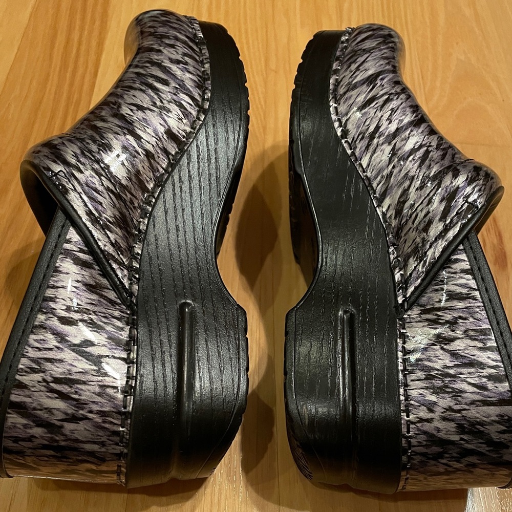 Dansko Gray Patent Clogs - Picture 9 of 10